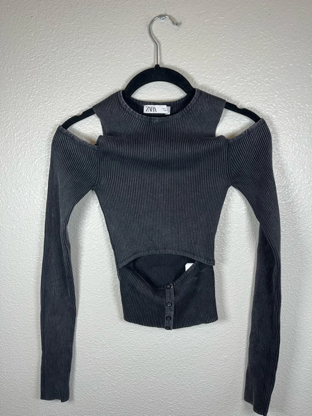 Zara Black Acid Wash Ribbed Cold-Shoulder Cutout Sweater - Picture 5 of 11